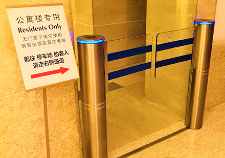 上海民航公寓圆柱防撞摆闸